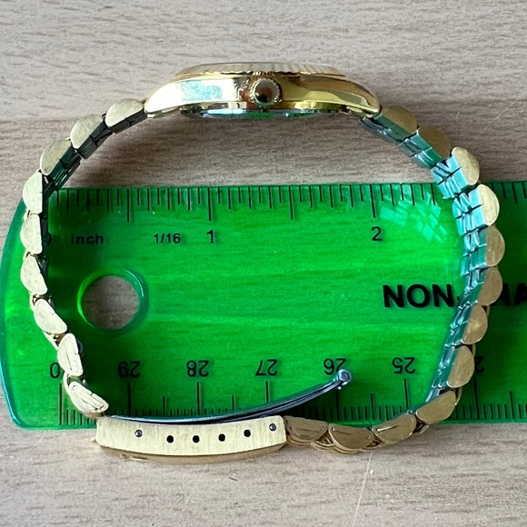 VINTAGE RARE GRUEN MALACHITE GREEN FACE GOLDTONE METAL DEPLOYMENT BAND WORKING main image 5